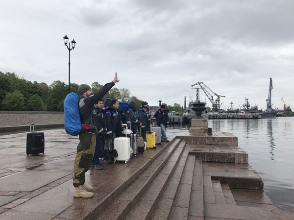 生态探险活动将持续到6月14日。在岛上逗留期间，中国的地理学家会对当地的空气、水和土壤进行研究，还会清理岛上的垃圾。 - 俄罗斯卫星通讯社