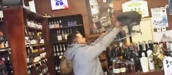 孔雀大鬧販酒店 - 俄羅斯衛星通訊社