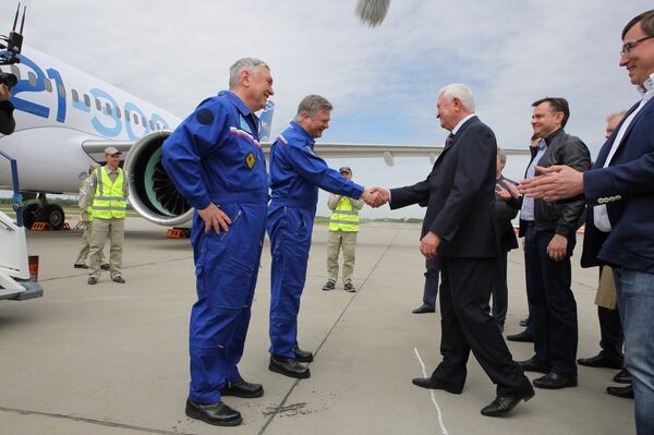 机长在着陆后无法抑制自己的喜悦，喊道：令人惊讶！操纵装置如此舒适，无须磨合就能习惯！ - 俄罗斯卫星通讯社