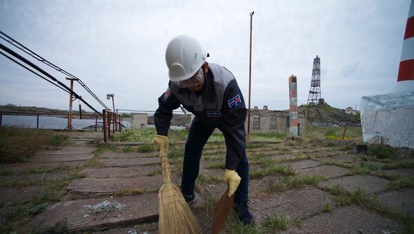 “戈格兰岛”探险队队员开始打扫索莫斯岛 - 俄罗斯卫星通讯社
