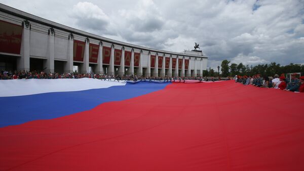 庆俄罗斯日莫斯科出现世界最大俄罗斯国旗 - 俄罗斯卫星通讯社