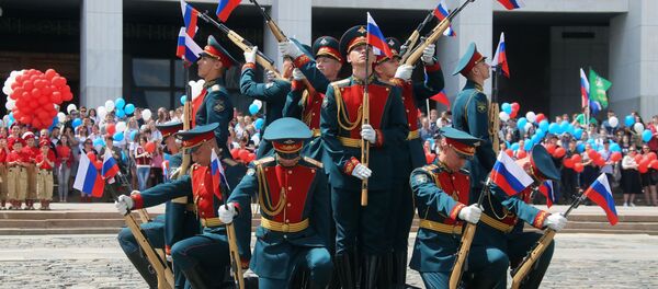 “普列奧布拉任斯基”獨立警衛團在莫斯科俯首山慶祝俄羅斯日 - 俄羅斯衛星通訊社