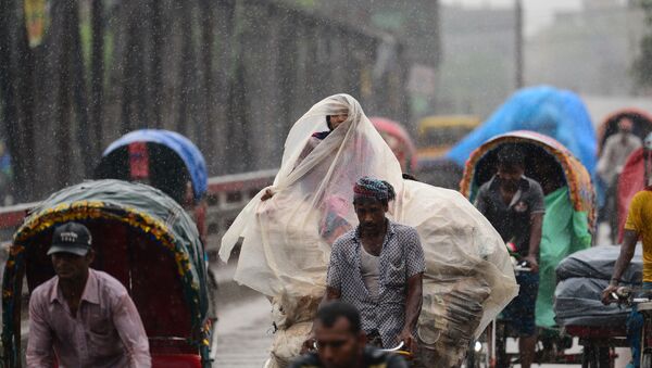 媒体：孟加拉国强暴雨致35人死亡 - 俄罗斯卫星通讯社