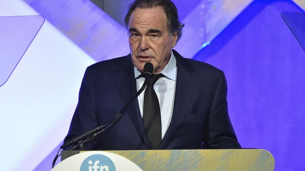 美国导演奥利弗·斯通 - 俄罗斯卫星通讯社