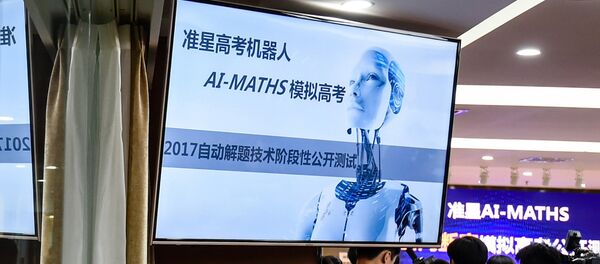 The media watching as an artificial intelligence machine named AI-MATHS takes a maths exam in Chengdu - 俄羅斯衛星通訊社