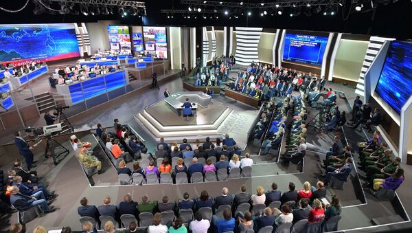 “與普京直播連線”持續約4小時 俄總統共回答73個問題 - 俄羅斯衛星通訊社