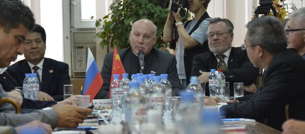 在莫斯科召開了慶祝簽署《中俄睦鄰友好條約》16週年的會議 - 俄羅斯衛星通訊社