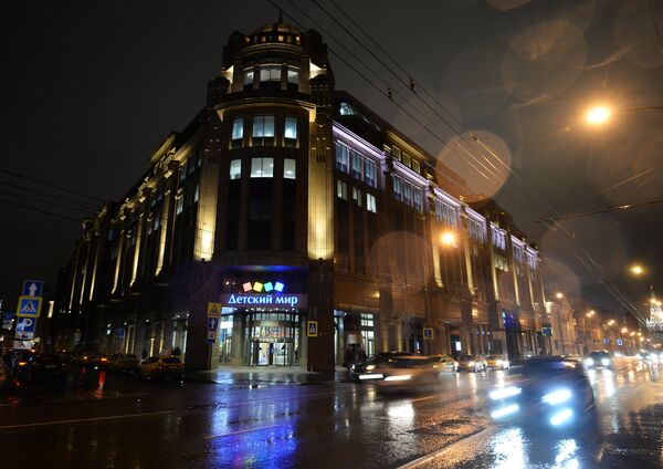 軍事商場是蘇聯時代最著名的商場之一,於1910年至1913年建造,因處於危險失修狀態於1990年代初關閉。 軍事商場是蘇聯時代最著名的商場之一,於1910年至1913年建造,因處於危險失修狀態於1990年代初關閉。 - 俄羅斯衛星通訊社