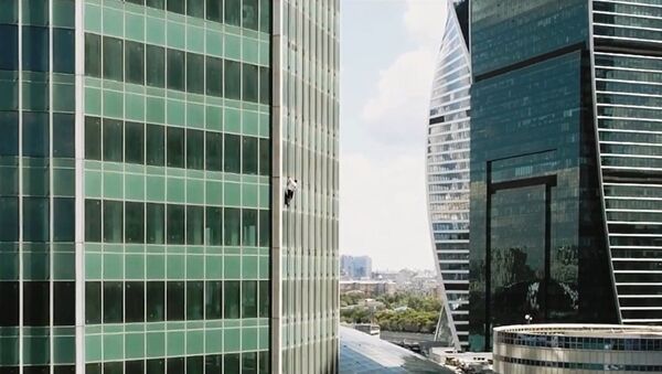 52楼之上，是什么在等待飞檐走壁的俄罗斯蜘蛛侠？ - 俄罗斯卫星通讯社
