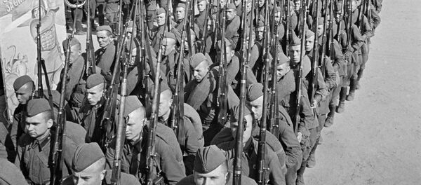 Мобилизация. Колонны бойцов движутся на фронт. Москва, 23 июня 1941 года. - 俄罗斯卫星通讯社
