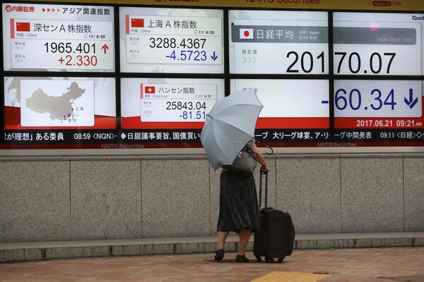 专家认为,日本经济潜力如果不是已经殆尽,起码要低于东亚和东南亚发展中国家的持续增长能力。日本作为技术领先国的地位已在动摇,而中国却在快速成长。投资方面也是这样。 专家认为,日本经济潜力如果不是已经殆尽,起码要低于东亚和东南亚发展中国家的持续增长能力。日本作为技术领先国的地位已在动摇,而中国却在快速成长。投资方面也是这样。 - 俄罗斯卫星通讯社