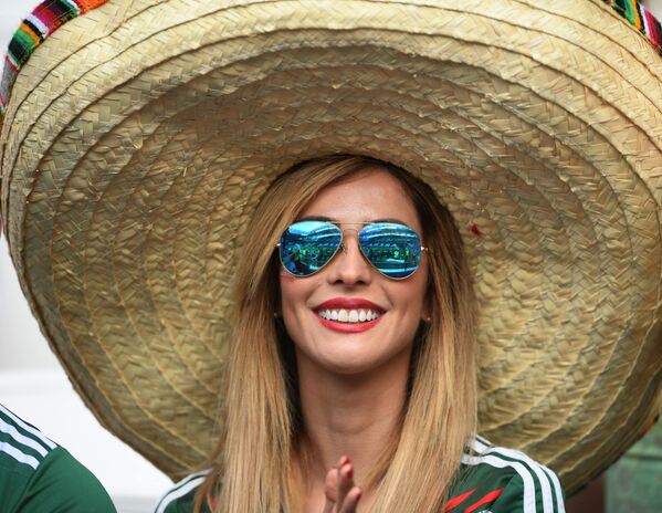 一名女球迷在觀看2017年聯合會杯葡萄牙隊和墨西哥隊的球賽。 - 俄羅斯衛星通訊社