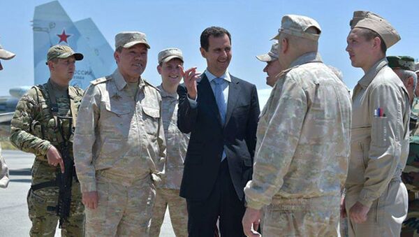 叙总统阿萨德访问赫梅米姆空军基地 - 俄罗斯卫星通讯社