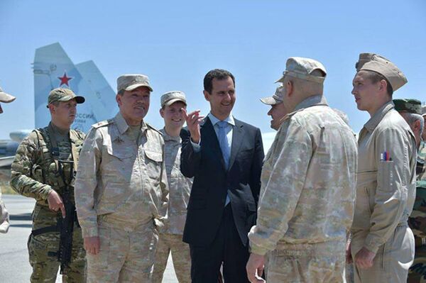敘總統阿薩德訪問赫梅米姆空軍基地 - 俄羅斯衛星通訊社