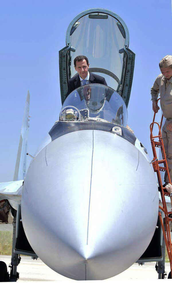 叙总统阿萨德坐进苏-35战机驾驶舱 - 俄罗斯卫星通讯社