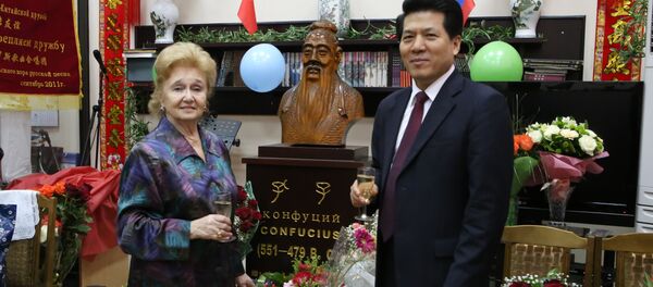 李辉大使向库里科娃祝贺80岁生日 - 俄罗斯卫星通讯社