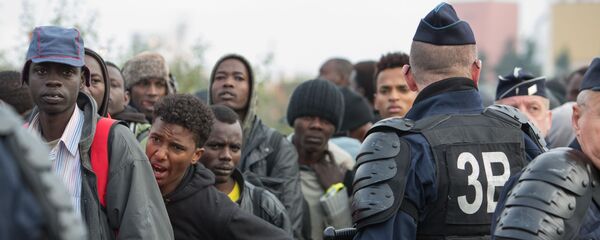 法國加萊移民鬥毆至少致16人受傷 - 俄羅斯衛星通訊社