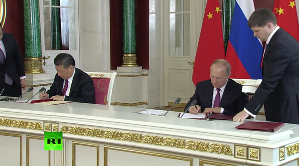 中国领导人此次访俄期间，双方签署了约二十份文件。 - 俄罗斯卫星通讯社