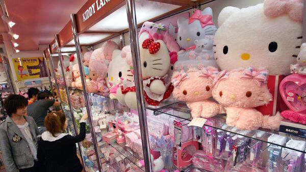 Hello Kitty dolls are overcrowdedly displayed on a shelf at a toy store in Tokyo - 俄罗斯卫星通讯社