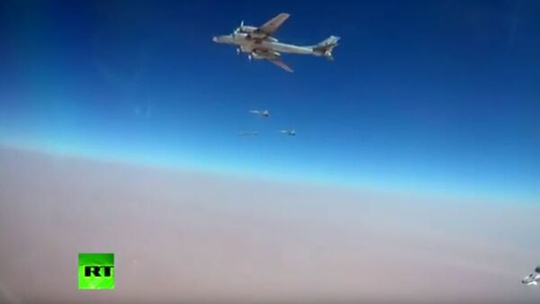 图-95MC轰炸机携带最新的X-101巡航导弹打击在叙“伊斯兰国”阵地 - 俄罗斯卫星通讯社