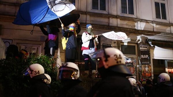 汉堡夜间骚乱导致5人被扣押 4名警察受伤 - 俄罗斯卫星通讯社