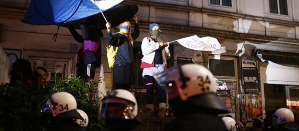 汉堡夜间骚乱导致5人被扣押 4名警察受伤 - 俄罗斯卫星通讯社