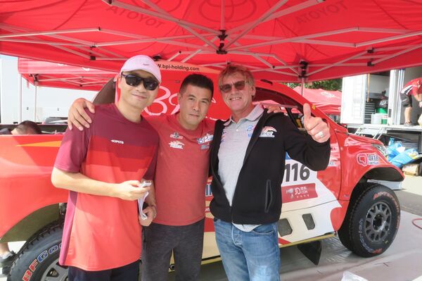 周勇(中) - 俄罗斯卫星通讯社