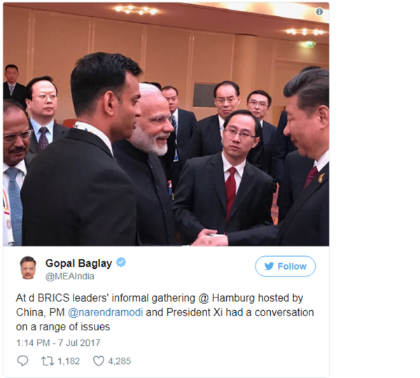 习近平和印度总理莫迪在G20峰会上握手 习近平和印度总理莫迪在G20峰会上握手 - 俄罗斯卫星通讯社