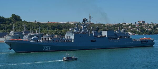 Фрегат Адмирал Эссен, прибывший в Севастополь после выполнения боевых задач у берегов Сирии прибыл в Севастополь - 俄罗斯卫星通讯社