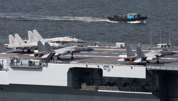 Fighter jets and helicopters are seen on board China's aircraft carrier Liaoning as it sails into Hong Kong - 俄羅斯衛星通訊社