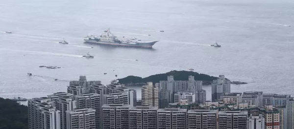 China's first aircraft carrier Liaoning sails into Hong Kong on its maiden visit to Hong Kong - 俄羅斯衛星通訊社