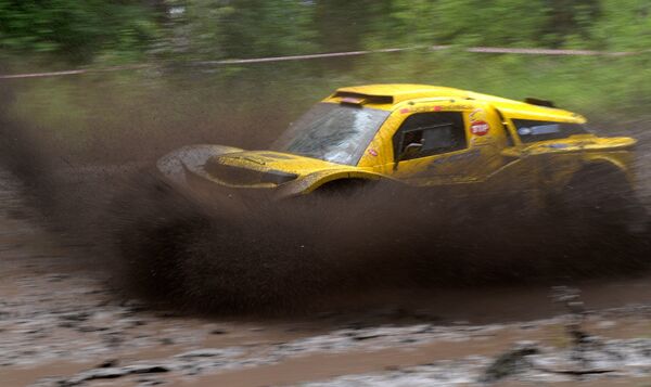 吉利汽车固铂轮胎车队队长韩魏表示，路况非常复杂，岔路很多，容易错过转弯和迷路，导航系统也出现故障。 - 俄罗斯卫星通讯社