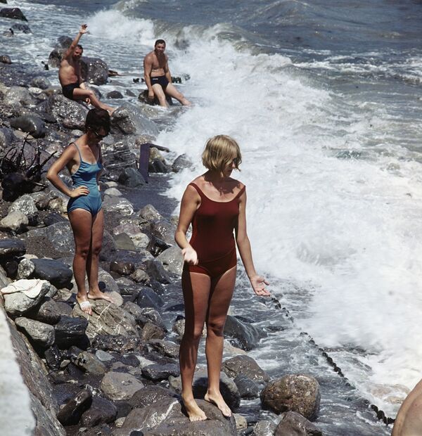 在雅爾塔海灘上休息的人們，1966年。 - 俄羅斯衛星通訊社