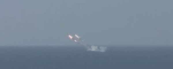 来自水下的攻击——国防部展示从水下潜艇发射巡航导弹的视频 来自水下的攻击——国防部展示从水下潜艇发射巡航导弹的视频 - 俄罗斯卫星通讯社