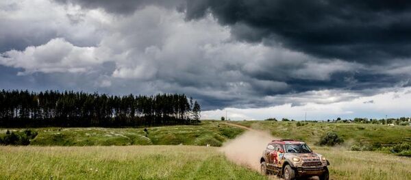 美国车手孟席斯在“丝绸之路”拉力赛汽车组第七赛段获胜 - 俄罗斯卫星通讯社