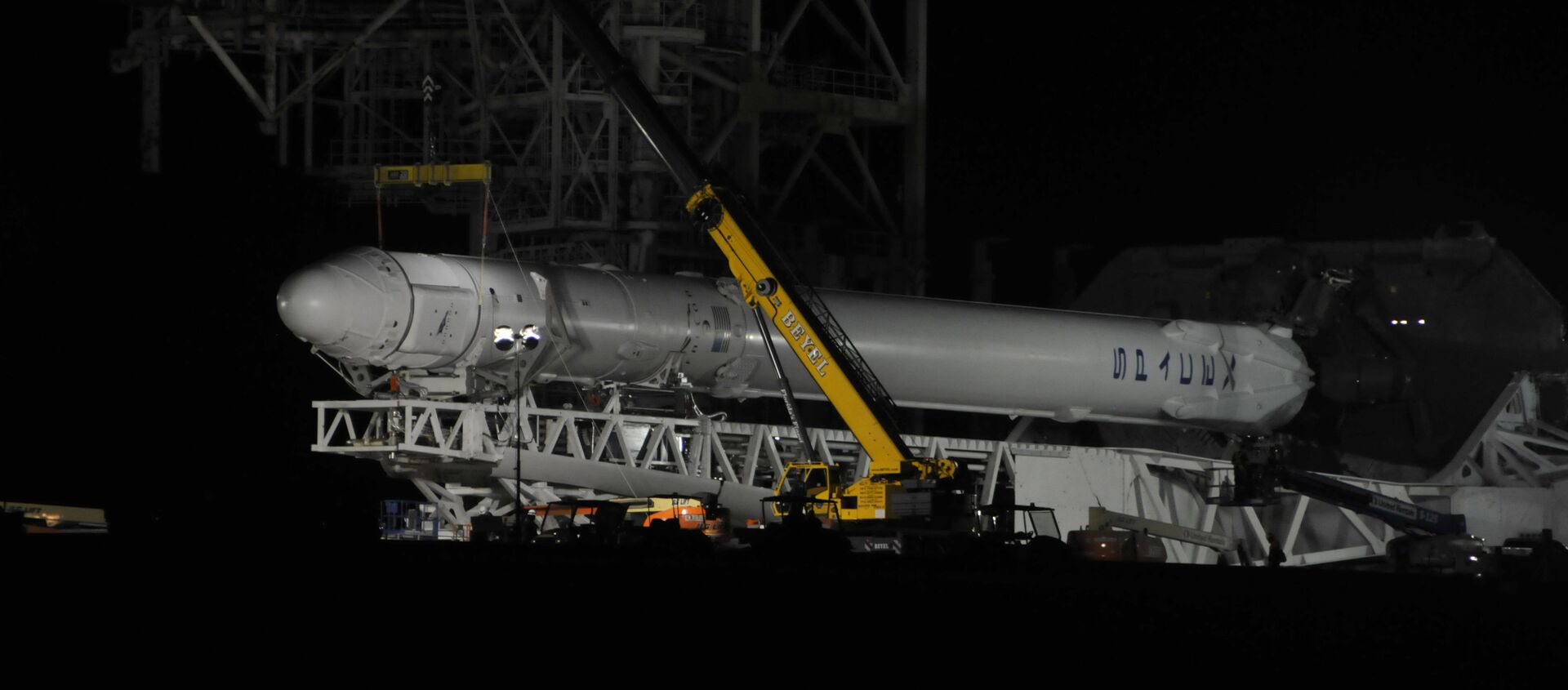 Space X's Falcon 9 rocket sits on the launch pad - 俄罗斯卫星通讯社, 1920, 18.09.2018