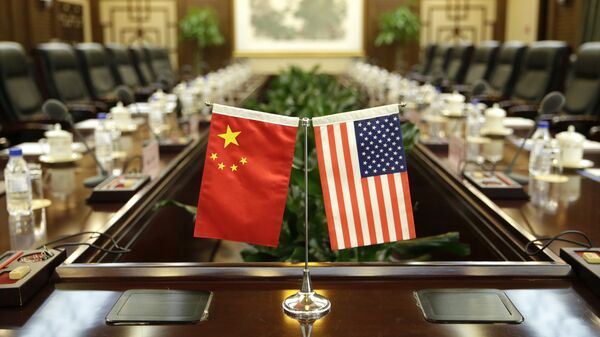 Flags of the US and China are placed ahead of a meeting between US Secretary of Agriculture Sonny Perdue and China's Agriculture Minister Han Changfu - 俄羅斯衛星通訊社