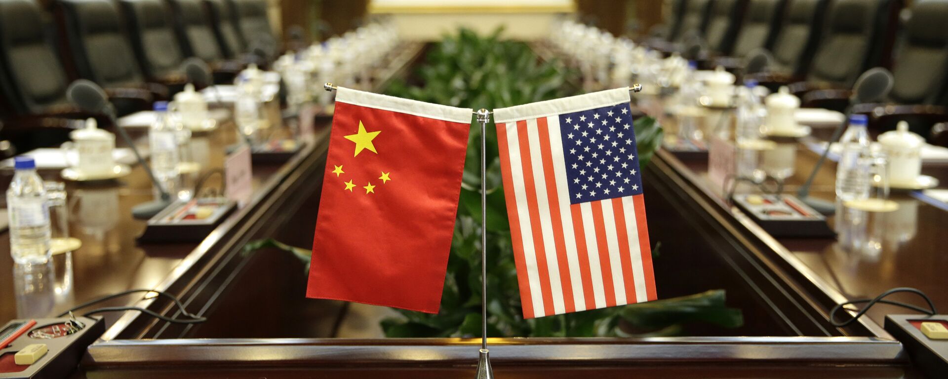 Flags of the US and China are placed ahead of a meeting between US Secretary of Agriculture Sonny Perdue and China's Agriculture Minister Han Changfu - 俄罗斯卫星通讯社, 1920, 26.12.2022