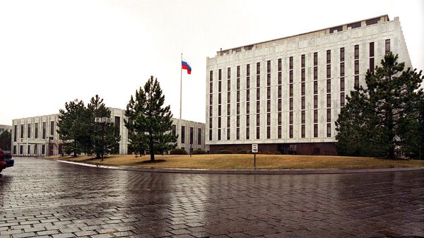 The Russian flag flies at the embassy compound in Washington, DC - 俄羅斯衛星通訊社