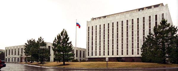 The Russian flag flies at the embassy compound in Washington, DC - 俄羅斯衛星通訊社