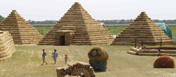 在斯塔夫罗波尔边疆区的秸秆游乐园 - 俄罗斯卫星通讯社