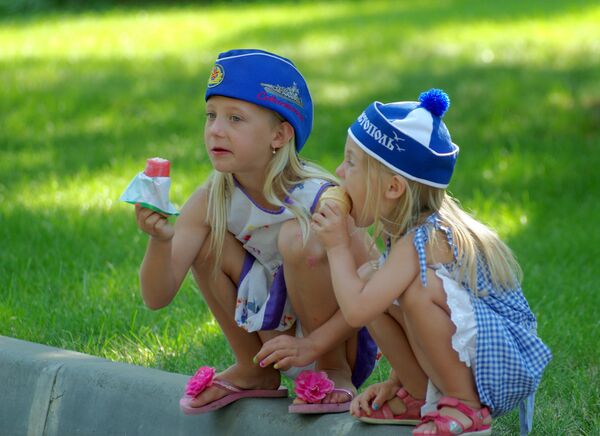 孩子吃冰淇淋 - 俄羅斯衛星通訊社