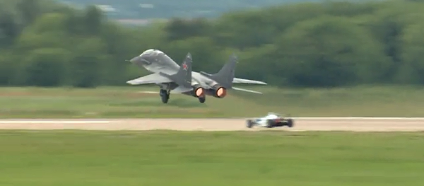 一级方程式赛车与米格-29:2017莫斯科国际航展(MAKS-2017)上的速度竞技 一级方程式赛车与米格-29:2017莫斯科国际航展(MAKS-2017)上的速度竞技 - 俄罗斯卫星通讯社