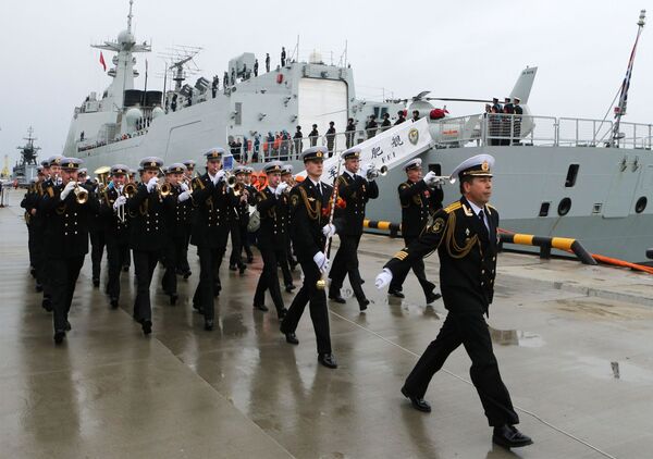 由三艘军舰组成的中国海军舰艇编队在波罗的斯克港受到隆重欢迎。 - 俄罗斯卫星通讯社