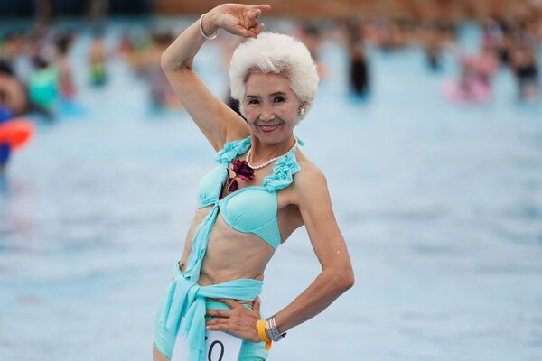 参加“不老比基尼大赛”的78岁俏奶奶 - 俄罗斯卫星通讯社