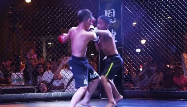 格鬥孤兒:不打拳只能回老家吃洋芋 格鬥孤兒:不打拳只能回老家吃洋芋 - 俄羅斯衛星通訊社