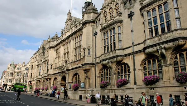 Oxford Town Hall - 俄羅斯衛星通訊社