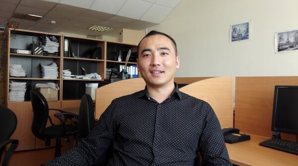 颜龙 - 俄罗斯卫星通讯社