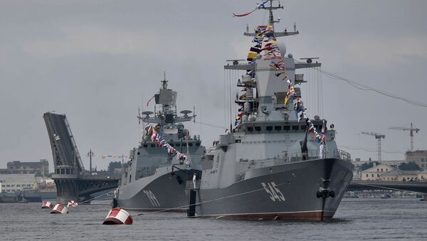 “坚强”号巡逻舰（右）和1176型“鲨鱼”级登陆舰 - 俄罗斯卫星通讯社
