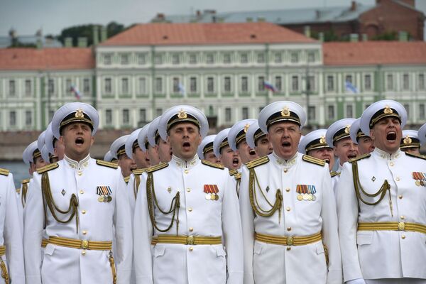聖彼得堡海軍日主閱兵儀式上的軍人。 - 俄羅斯衛星通訊社